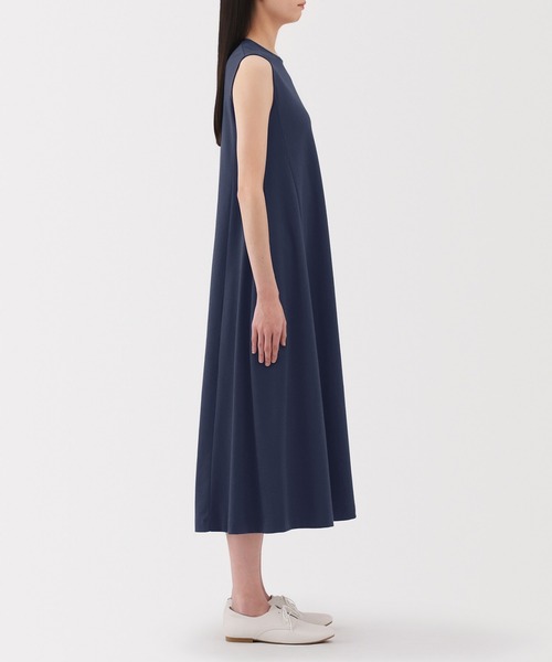 無印良品(ムジルシリョウヒン)の「婦人 涼感UVカットノースリーブワンピース(ワンピース・レディース・チャコールグレー/ブラック/ネイビー・S/M/L/XL)」の21枚目の写真