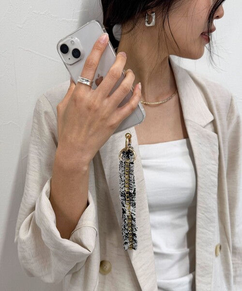 fredy emue（フレディエミュ）の「【by daisy/バイデイジー】ツィードチェーンストラップ ショート（その他小物・レディース・ブラック系その他3/アイボリー/ブラック・FREE）」の3枚目の写真