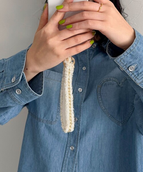 fredy emue（フレディエミュ）の「【by daisy/バイデイジー】ツィードチェーンストラップ ショート（その他小物・レディース・ブラック系その他3/アイボリー/ブラック・FREE）」の4枚目の写真