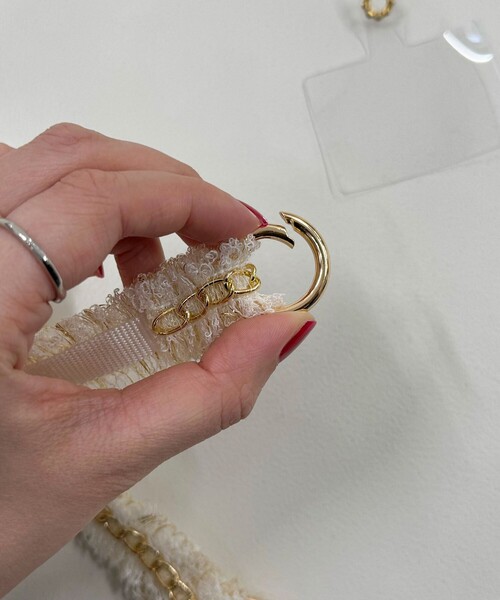 fredy emue（フレディエミュ）の「【by daisy/バイデイジー】ツィードチェーンストラップ ショート（その他小物・レディース・ブラック系その他3/アイボリー/ブラック・FREE）」の16枚目の写真