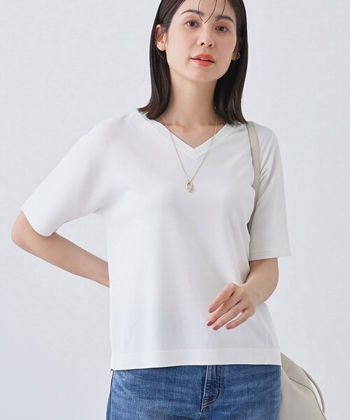 INDIVI(インディヴィ)の「【洗える/清涼感】レーヨンストレッチ 安心丈の半袖ニット(ニット/セーター・レディース・オレンジ/ホワイト/グリーン/ナチュラル/ブラック・05/13/38/15 /34/19)」の2枚目の写真