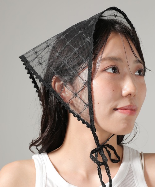Monocoro toppi（モノコロトッピ）の「花柄 ラメレース バブーシュカ（その他ヘアアクセサリー・レディース・アイボリー/ブラック・フリー）」の2枚目の写真