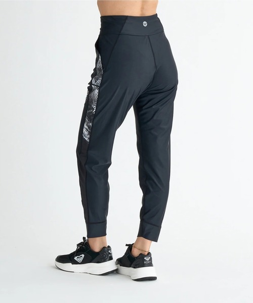 ROXY(ロキシー)の「YOUR FALVA PANTS /ロキシー水陸両用ワイドシルエットレギンスパンツ(レギンス/スパッツ・レディース・ブラウン/ブラック/ブルー・MEDIUM/LARGE/SMALL)」の4枚目の写真