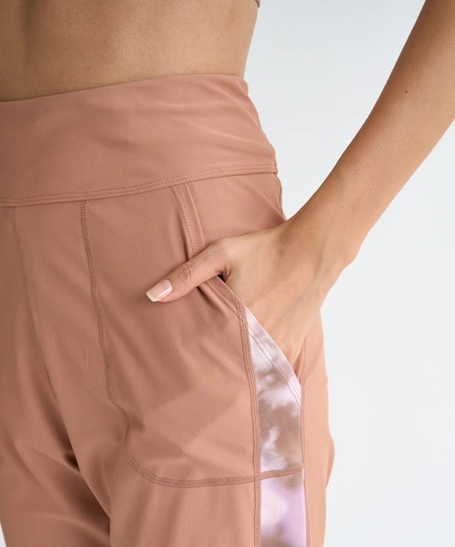 ROXY(ロキシー)の「YOUR FALVA PANTS /ロキシー水陸両用ワイドシルエットレギンスパンツ(レギンス/スパッツ・レディース・ブラウン/ブラック/ブルー・MEDIUM/LARGE/SMALL)」の11枚目の写真