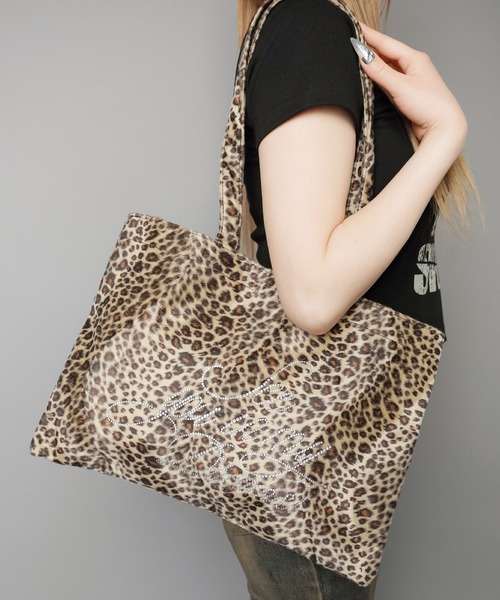 SPINNS（スピンズ）の「スエードトートバッグ/ラインストーンロゴ（トートバッグ・レディース・ブラック/アイボリー/レオパード・ONESIZE）」の4枚目の写真