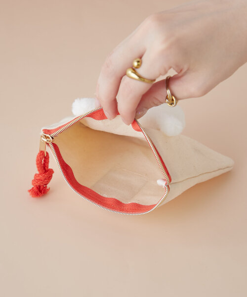 Actually（アクチュアリー）の「【MIFFY　ミッフィー】 70thNIJNTJE マスコットミニフラットポーチ（ポーチ・レディース・レッド・0）」の4枚目の写真