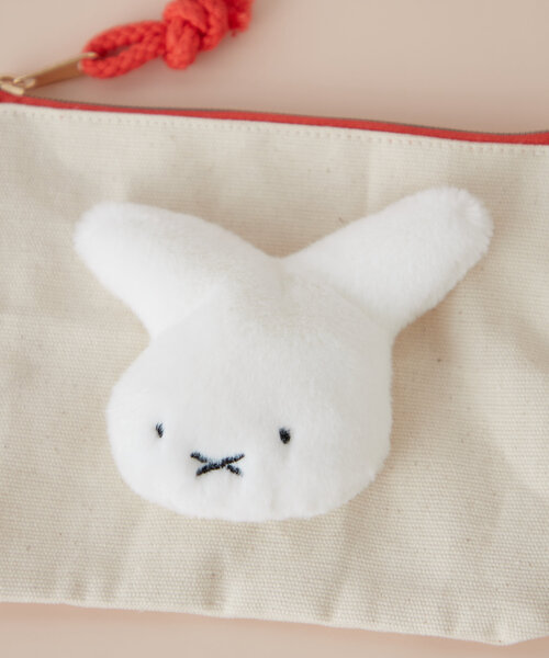 Actually（アクチュアリー）の「【MIFFY　ミッフィー】 70thNIJNTJE マスコットミニフラットポーチ（ポーチ・レディース・レッド・0）」の5枚目の写真