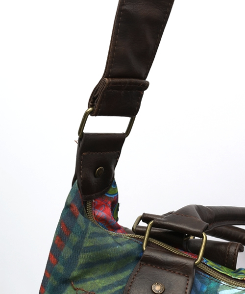 Desigual（デシグアル）の「「Desigual/デシグアル」デシグアル柄ボストンバック（ショルダーバッグ・レディース・レッド系その他・FREE）」の4枚目の写真