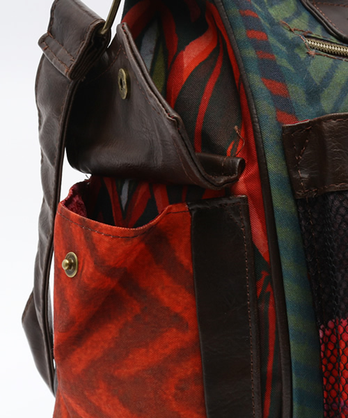 Desigual（デシグアル）の「「Desigual/デシグアル」デシグアル柄ボストンバック（ショルダーバッグ・レディース・レッド系その他・FREE）」の8枚目の写真