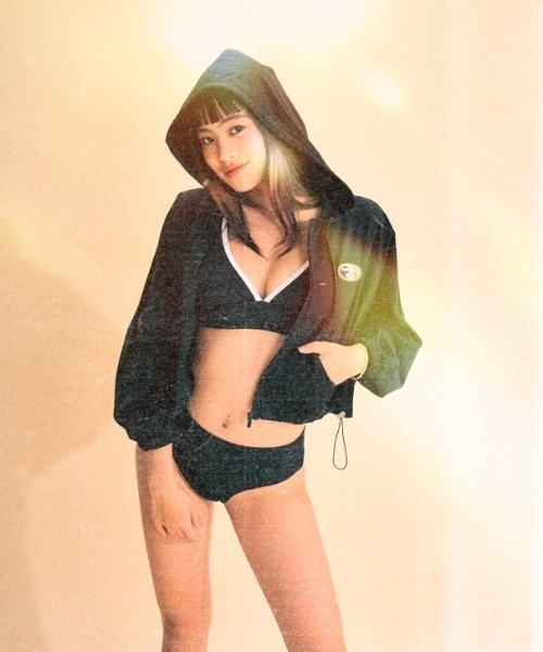 【美品】Roxy水着　2way ニコるん着用Mサイズ Roxy FUN & ALIVE BUSTIER ウィメンズ 水着 ビキニセット
