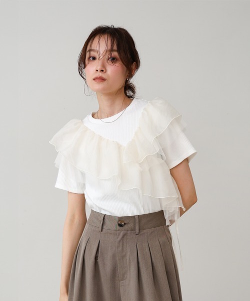 Bab(バブ)の「アシメフリルドッキングカットソー(Tシャツ/カットソー・レディース・オフホワイト/ブルー/ブラック・FREE)」の1枚目の写真
