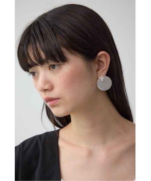 AZUL by moussy(アズールバイマウジー)の「サークルプレートロゴピアス(ピアス(両耳用)・レディース・シルバー/ゴールド系その他・FREE)」の3枚目の写真