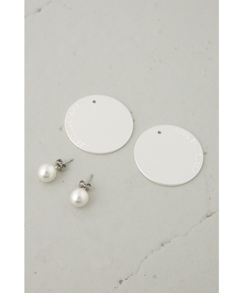 AZUL by moussy(アズールバイマウジー)の「サークルプレートロゴピアス(ピアス(両耳用)・レディース・シルバー/ゴールド系その他・FREE)」の7枚目の写真