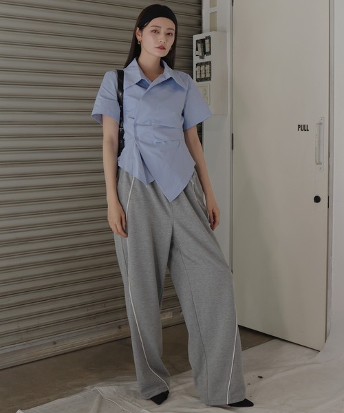 Mili affinity（ミリアフィニティー）の「ウエストタッククロス半袖シャツ（シャツ/ブラウス・レディース・オフホワイト/ブルー/ストライプ・FREE）」の9枚目の写真