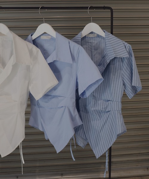 Mili affinity（ミリアフィニティー）の「ウエストタッククロス半袖シャツ（シャツ/ブラウス・レディース・オフホワイト/ブルー/ストライプ・FREE）」の6枚目の写真