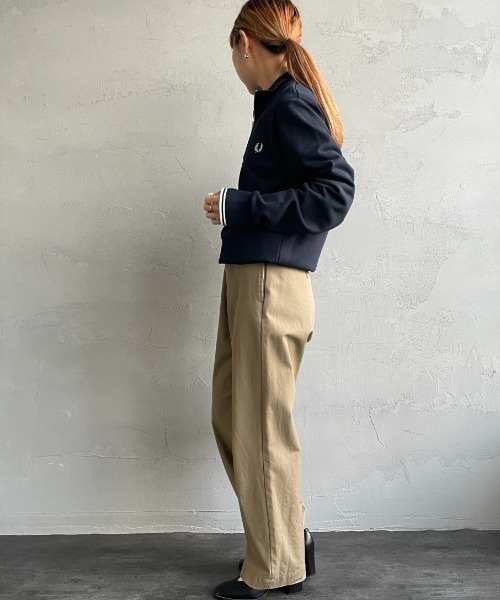 FRED PERRY（フレッドペリー）の「[FRED PERRY/フレッドペリー] ワンポイントロゴ刺繍 ハーフジップスウェット M3574（スウェット・レディース・ダークグリーン/キャメル/ブラック/グレー/グレイッシュベージュ/グリーン/ブラック系/ブルー系/ボルドー/アイボリー/ネイビー・S/M/L/XL）」の16枚目の写真