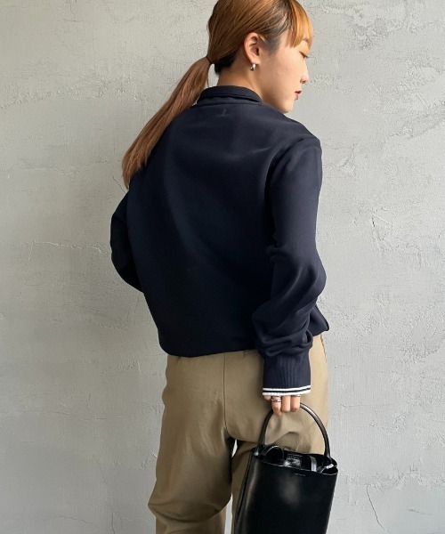 FRED PERRY（フレッドペリー）の「[FRED PERRY/フレッドペリー] ワンポイントロゴ刺繍 ハーフジップスウェット M3574（スウェット・レディース・ダークグリーン/キャメル/ブラック/グレー/グレイッシュベージュ/グリーン/ブラック系/ブルー系/ボルドー/アイボリー/ネイビー・S/M/L/XL）」の14枚目の写真