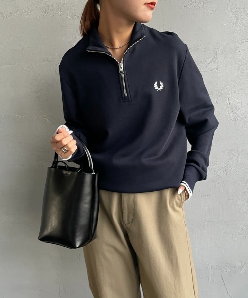 FRED PERRY（フレッドペリー）の「[FRED PERRY/フレッドペリー] ワンポイントロゴ刺繍 ハーフジップスウェット M3574（スウェット・レディース・ダークグリーン/キャメル/ブラック/グレー/グレイッシュベージュ/グリーン/ブラック系/ブルー系/ボルドー/アイボリー/ネイビー・S/M/L/XL）」の12枚目の写真