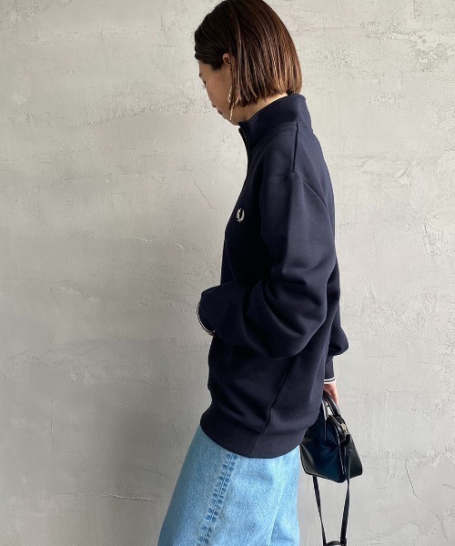FRED PERRY（フレッドペリー）の「[FRED PERRY/フレッドペリー] ワンポイントロゴ刺繍 ハーフジップスウェット M3574（スウェット・レディース・ダークグリーン/キャメル/ブラック/グレー/グレイッシュベージュ/グリーン/ブラック系/ブルー系/ボルドー/アイボリー/ネイビー・S/M/L/XL）」の19枚目の写真
