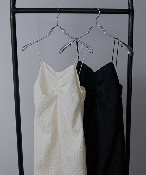 Lui's（ルイス）の「ジャガードシャーリングキャミワンピース（ワンピース・レディース・オフホワイト/ブラック/ベージュ・FREE）」の11枚目の写真