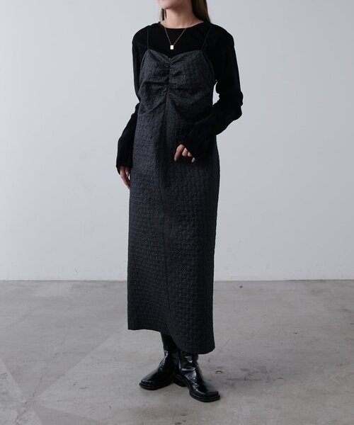 Lui's（ルイス）の「ジャガードシャーリングキャミワンピース（ワンピース・レディース・オフホワイト/ブラック/ベージュ・FREE）」の18枚目の写真