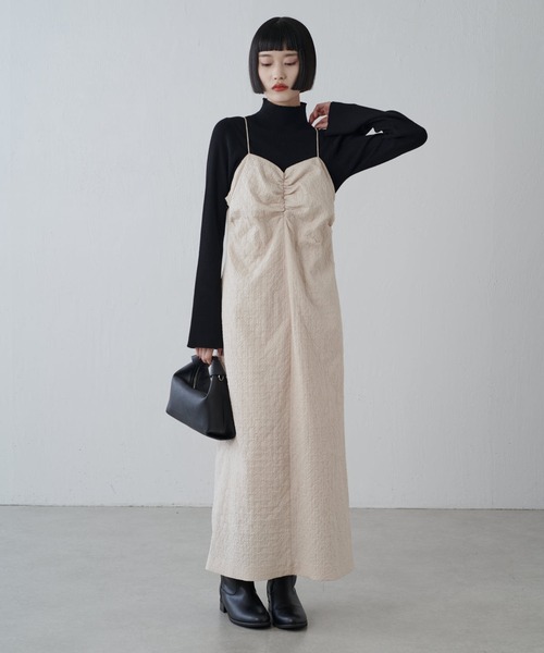 Lui's（ルイス）の「ジャガードシャーリングキャミワンピース（ワンピース・レディース・オフホワイト/ブラック/ベージュ・FREE）」の3枚目の写真