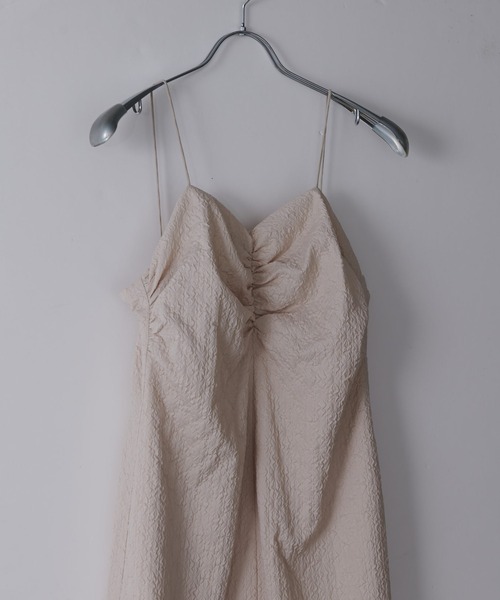 Lui's（ルイス）の「ジャガードシャーリングキャミワンピース（ワンピース・レディース・オフホワイト/ブラック/ベージュ・FREE）」の9枚目の写真