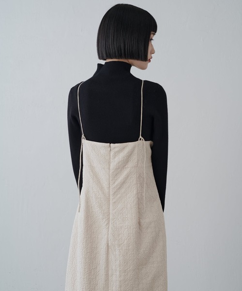 Lui's（ルイス）の「ジャガードシャーリングキャミワンピース（ワンピース・レディース・オフホワイト/ブラック/ベージュ・FREE）」の8枚目の写真