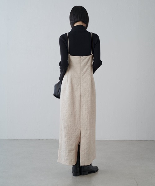 Lui's（ルイス）の「ジャガードシャーリングキャミワンピース（ワンピース・レディース・オフホワイト/ブラック/ベージュ・FREE）」の5枚目の写真