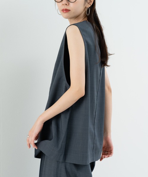 refinedworks(リファインドワークス)の「【refinedworks】きちんと感たっぷりな Vネックベスト(ベスト・レディース・ブラウン/チャコールグレー・FREE)」の4枚目の写真