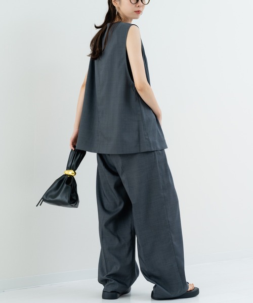 refinedworks(リファインドワークス)の「【refinedworks】きちんと感たっぷりな Vネックベスト(ベスト・レディース・ブラウン/チャコールグレー・FREE)」の14枚目の写真
