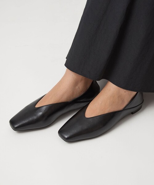 green label relaxing（グリーンレーベルリラクシング）の「スクエア 2WAY フラットシューズ（その他シューズ・レディース・ホワイト/ブラック/ゴールド/ダークブラウン・22.5cm/23cm/23.5cm/24cm/24.5cm/25cm/25.5cm）」の3枚目の写真