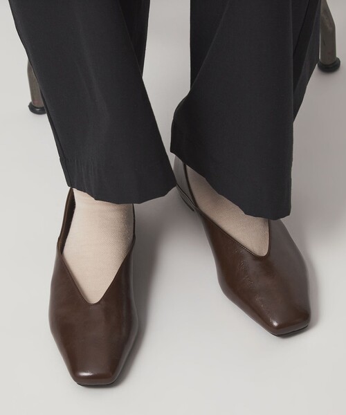 green label relaxing（グリーンレーベルリラクシング）の「スクエア 2WAY フラットシューズ（その他シューズ・レディース・ホワイト/ブラック/ゴールド/ダークブラウン・22.5cm/23cm/23.5cm/24cm/24.5cm/25cm/25.5cm）」の5枚目の写真