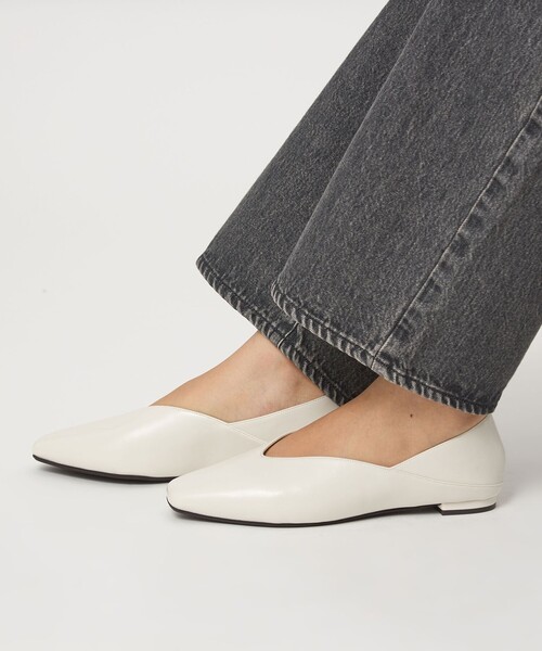 green label relaxing（グリーンレーベルリラクシング）の「スクエア 2WAY フラットシューズ（その他シューズ・レディース・ホワイト/ブラック/ゴールド/ダークブラウン・22.5cm/23cm/23.5cm/24cm/24.5cm/25cm/25.5cm）」の6枚目の写真