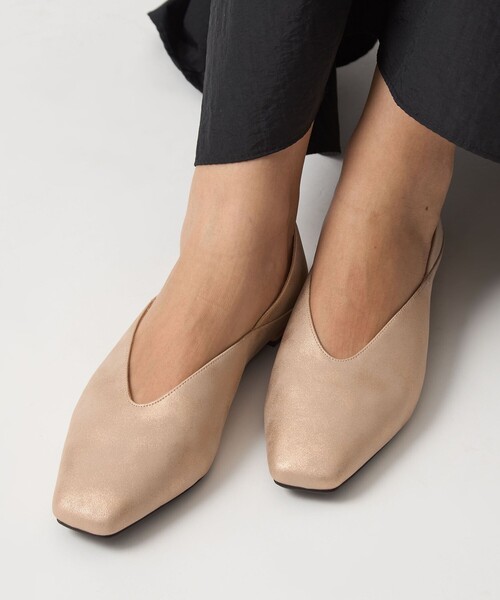 green label relaxing（グリーンレーベルリラクシング）の「スクエア 2WAY フラットシューズ（その他シューズ・レディース・ホワイト/ブラック/ゴールド/ダークブラウン・22.5cm/23cm/23.5cm/24cm/24.5cm/25cm/25.5cm）」の9枚目の写真