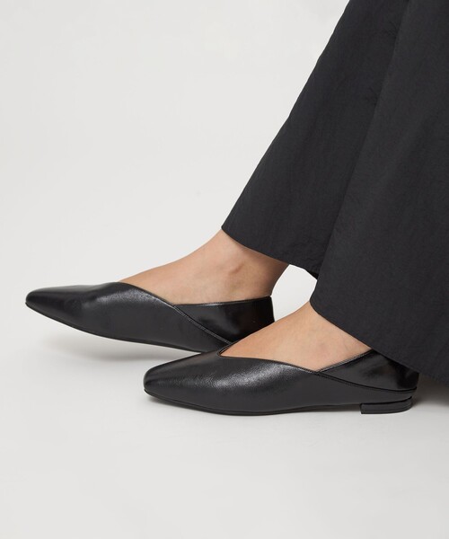 green label relaxing（グリーンレーベルリラクシング）の「スクエア 2WAY フラットシューズ（その他シューズ・レディース・ホワイト/ブラック/ゴールド/ダークブラウン・22.5cm/23cm/23.5cm/24cm/24.5cm/25cm/25.5cm）」の10枚目の写真