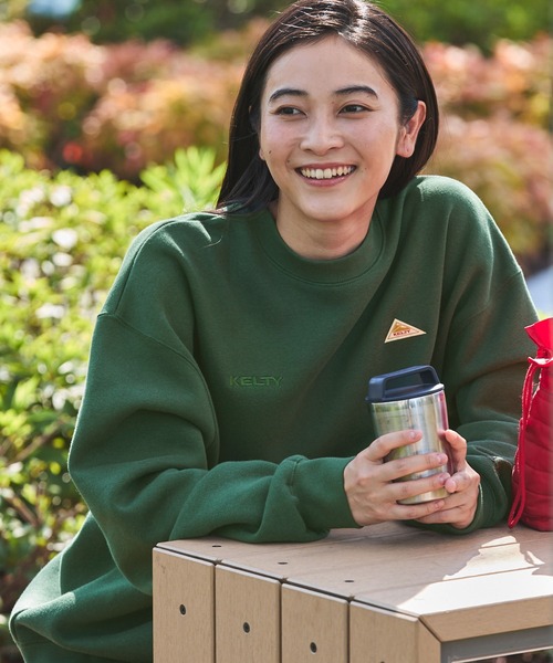 KELTY（ケルティ）の「KELTY/ケルティ 別注 ダブルロゴ刺繍 ビッグシルエット裏起毛スウェット（スウェット・レディース・グレー/ネイビー/スミクロ/アイボリー/ブラック/グレイッシュベージュ/オリーブ・L/M）」の6枚目の写真