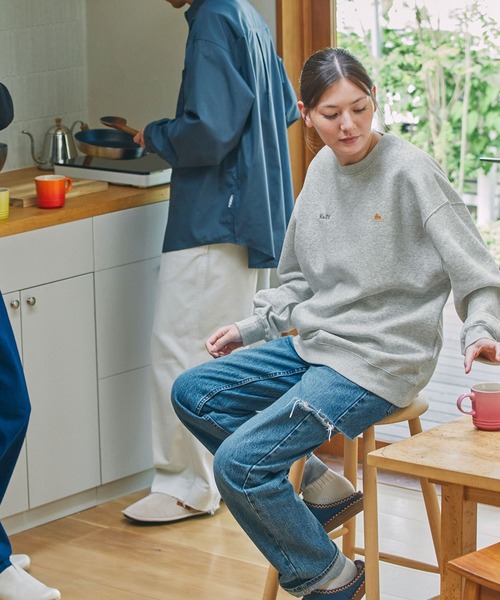 KELTY（ケルティ）の「KELTY/ケルティ 別注 ダブルロゴ刺繍 ビッグシルエット裏起毛スウェット（スウェット・レディース・グレー/ネイビー/スミクロ/アイボリー/ブラック/グレイッシュベージュ/オリーブ・L/M）」の13枚目の写真