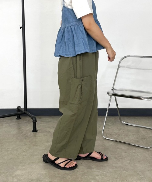 CRB(シーアールビー)の「裾ダーツカーゴパンツ(その他パンツ・レディース・グレー/モカ/インディゴブルー/カーキ/ブラック・F)」の16枚目の写真