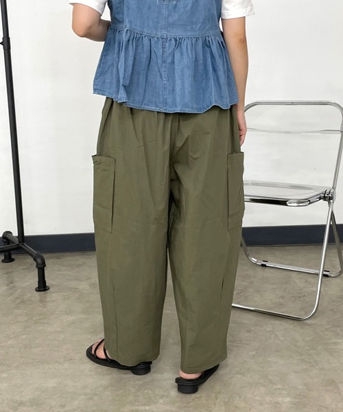 CRB(シーアールビー)の「裾ダーツカーゴパンツ(その他パンツ・レディース・グレー/モカ/インディゴブルー/カーキ/ブラック・F)」の17枚目の写真