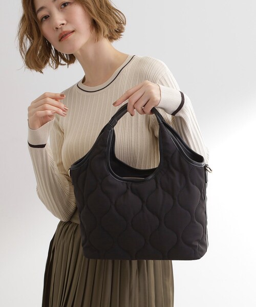 grove（グローブ）の「【撥水】キルトクリテ2WAYトート（トートバッグ・レディース・ブラック/ナチュラル/キャメル・00）」の2枚目の写真