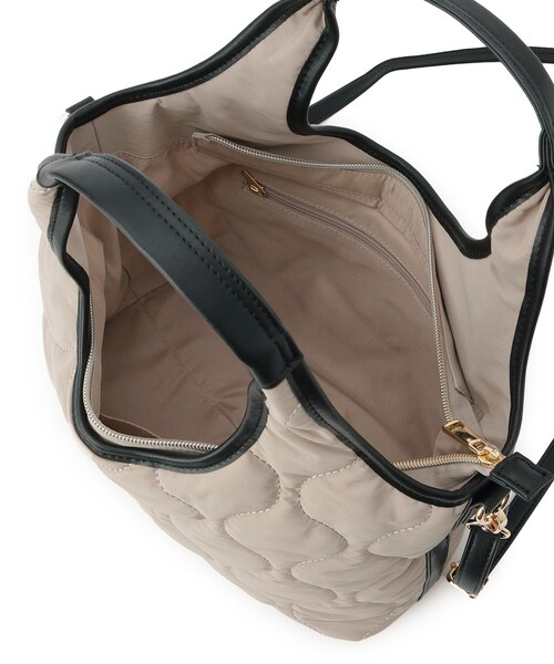 grove（グローブ）の「【撥水】キルトクリテ2WAYトート（トートバッグ・レディース・ブラック/ナチュラル/キャメル・00）」の19枚目の写真