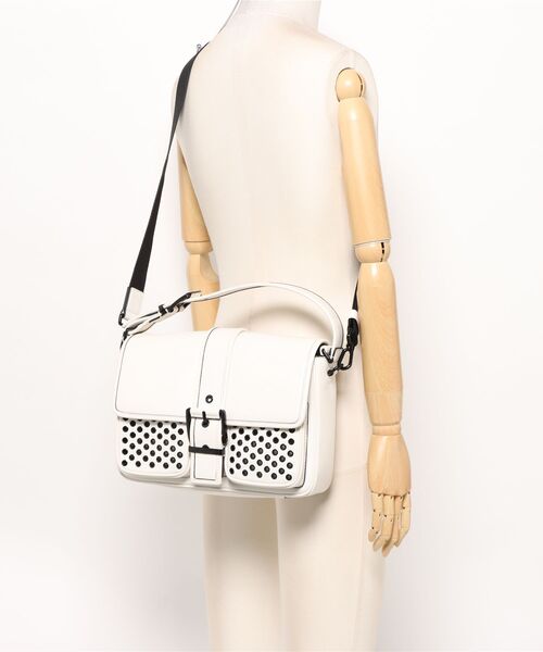 MICHAEL KORS(マイケルコース)の「COLBY グロメット レザー クロスボディ(ショルダーバッグ・メンズ・ホワイト系その他・FREE)」の5枚目の写真