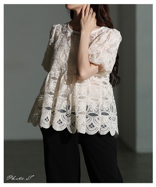 Sawa a la mode（サワアラモード）の「総レースパフスリーブペプラムブラウス（シャツ/ブラウス・レディース・オフホワイト・FREE）」の2枚目の写真