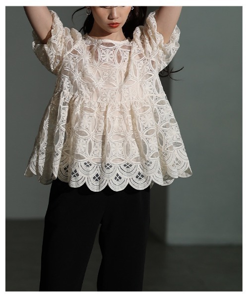 Sawa a la mode（サワアラモード）の「総レースパフスリーブペプラムブラウス（シャツ/ブラウス・レディース・オフホワイト・FREE）」の4枚目の写真