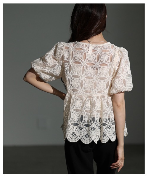 Sawa a la mode（サワアラモード）の「総レースパフスリーブペプラムブラウス（シャツ/ブラウス・レディース・オフホワイト・FREE）」の9枚目の写真
