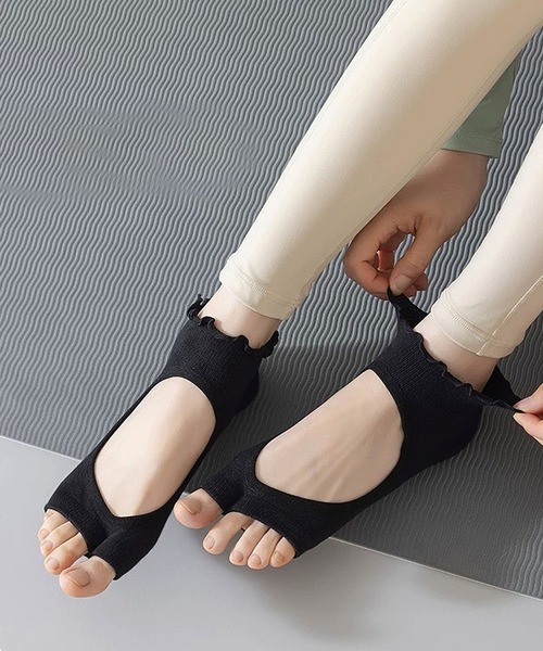 ammy.(エイミードット)の「【 ammy. / エイミードット 】 滑り止め付き フリル フットカバー ソックス / ヨガ フィットネス(ソックス/靴下・レディース・パープル/グリーン/ブルー/ベージュ/ホワイト/ブラック・FREE)」の1枚目の写真