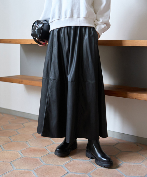 Rouge vif Anna（ルージュヴィフアンナ）の「フェイクレザーフレアスカート（スカート・レディース・ブラウン/ブラック・38/36）」の2枚目の写真