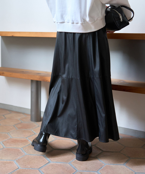 Rouge vif Anna（ルージュヴィフアンナ）の「フェイクレザーフレアスカート（スカート・レディース・ブラウン/ブラック・38/36）」の11枚目の写真