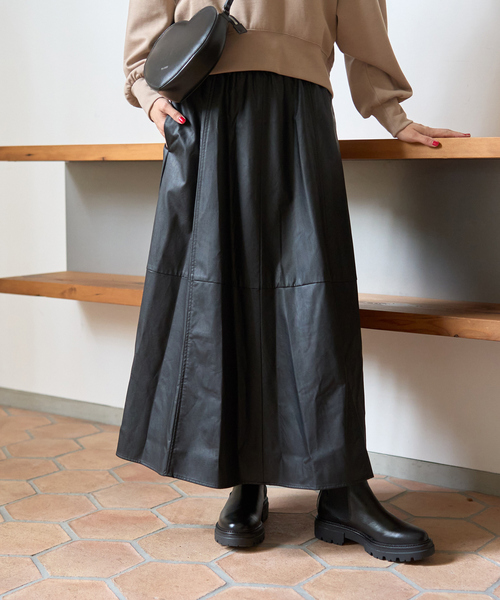 Rouge vif Anna（ルージュヴィフアンナ）の「フェイクレザーフレアスカート（スカート・レディース・ブラウン/ブラック・38/36）」の12枚目の写真